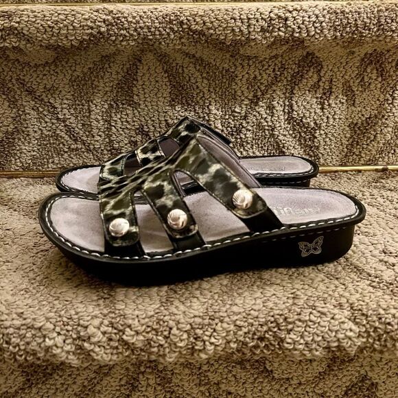 EUC Women's Alegria Dinah Black Gray Leopard Cheetah Print Sandals 40 9.5 - 10 - Picture 3 of 6